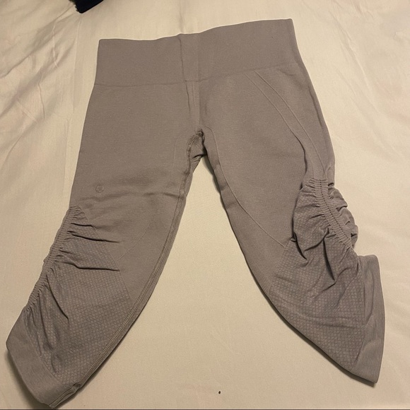 Lululemon Crop - Picture 1 of 3